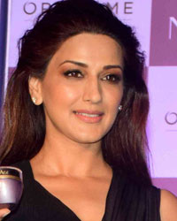 Sonali Bendre Launches Oriflame Products