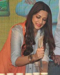 Sonali Bendre Promotes Funfoods