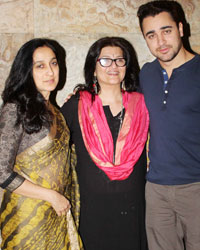 Imran Khan with his mother Nuzhat Khan and Sarika