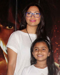 Arshad Warsi with wife VJ Maria Goretti and children