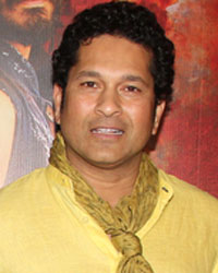 Anjali Tendulkar, Rakeysh Omprakash Mehra, Sachin Tendulkar and Saiyami Kher