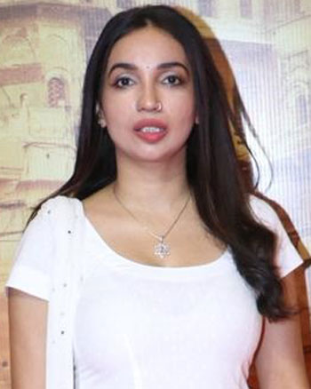 Kanika Dhillon