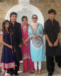 Shah Rukh Khan, Gauri, Suhana and Aryan