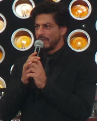 Shah Rukh Khan receives Entertainer of Indian Cinema Award