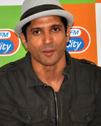 Farhan Akhtar promotes 'Bhaag Milkha Bhaag' at radio city