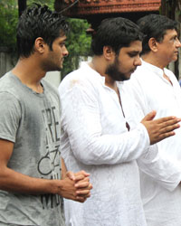 Krishna Bokade performs the funeral rituals of his father- producer Sudhakar Bokade passed away in Mumbai