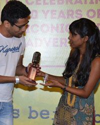 Shilpa Roa giving away awards to the winner