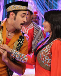 Imran Khan performing to 'Tayyab Ali' (Once Upon A Time In Mumbai Dobaara) with Zoya at the Mahasangam Episode shoot