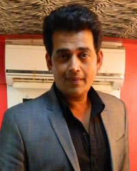 Ravi Kishan promotes film Bajatey Raho on the set of Indian Idol Junior