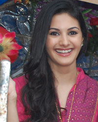 Prateik takes Amyra Dastur for a Baggi Ride to promote 'Issaq'