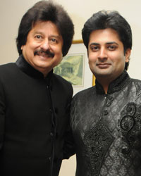 Sumeet Tappoo with Pankaj Udhas at the Khazana festival