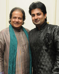 Sumeet Tappoo with Anup Jalota at the Khazana festival