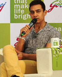 Aamir's rendezvous with the real faces behind 'Ideas that make life brighter'