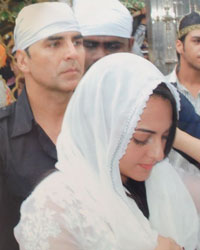 Akshay and Sonakshi visit Ajmer Sharif Dargah