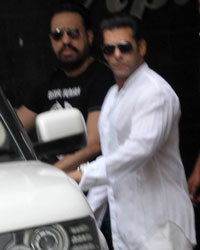 Salman Khan snapped wishing Eid