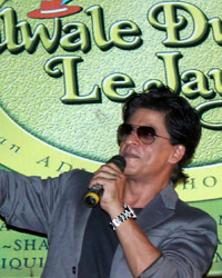 Shah Rukh Khan  visits Maratha Mandir