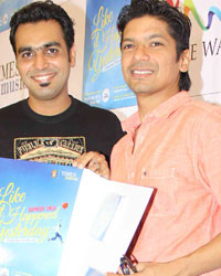 Autor Ravinder Singh and Shaan during the launch 'Like It Happened Yesterday'