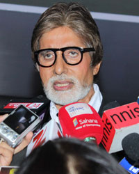 Amitabh Bachchan unveils the Kaun Banega Crorepati 2013 'Hot Seat Aapke Shehar' Van