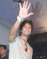 Shahid Kapoor perform at Enigma 2013 collage festival