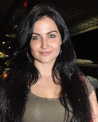 Elli Avram at Mumbai International Airport for SAIFTA