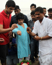 Akshay Kumar's son Aarav at Ganpati Visarjan