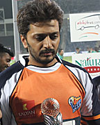 Sunil Shetty and Ritesh Deshmukh at the CCL Match in Pune