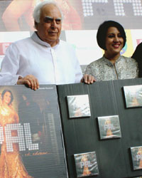 Kapil Sibbal launches Madhushree's  album 'Pal Ek Ehsaas'