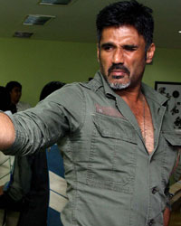 Suniel Shetty getting training from Prithipal Singh Bedi for his film 'Desi Kattey'