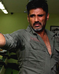 Suniel Shetty getting training from Prithipal Singh Bedi for his film 'Desi Kattey'