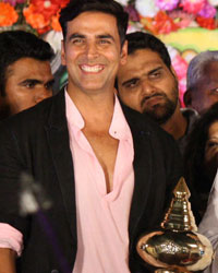 Akshay Kumar and Kapil Sibbal at Ramleela Maidan