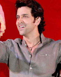 Hrithik Roshan graces Dandiya at Vile Parle