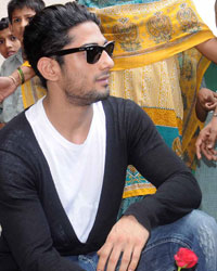 Prateik Babbar visit NGO Save the Children India