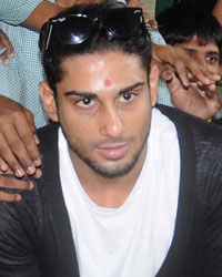 Prateik Babbar visit NGO Save the Children India