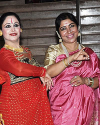 Soma Ghosh with dancers Yatin