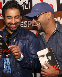 Ranvijay and Raghu at MTV Hero Roadies X1-Ride For Respect! Ragu also launched his book 'Raghu Rearview'