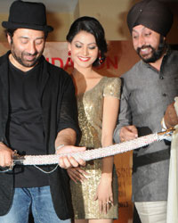 Sunny Deol with Urvashi Rautela at at the unveiling of wax statue of Shahid Bhagat Singh on his 106th birth anniversary