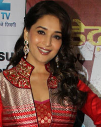 Madhuri Dixit visits the sets of Dance India Dance Season 4