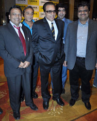 Okaya honoured Dharmendra with life time achievment award