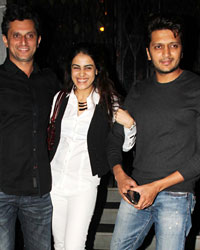 Genelia D'Souza and Ritesh Deshmukh snapped in bandra