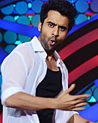 Jackie Bhagnani promotes 'Rangrezz' on the sets of 'Nach Balliy'