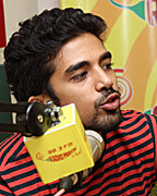 Saqib Saleem Promotes 'Mere Dad Ki Maruti' Movie at  Radio Mirchi 98.3 FM studio