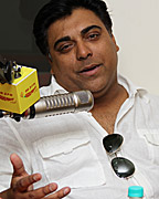 Ram Kapoor Promotes 'Mere Dad Ki Maruti' Movie at  Radio Mirchi 98.3 FM studio