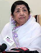 Hridaynath Mangeshkar, his son Aadinath Mangeshkar and Lata Mangeshkar during the press conference to announce the recipients of the Master Dinanath Mangeshkar Awards 2013