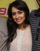 Mohit Suri, Shraddha Kapoor and Aditya Roy Kapoor promote 'Aashique 2' on Radio Mirchi