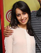 Aditya Roy Kapoor and Shraddha Kapoor promote 'Aashique 2' on Radio Mirchi