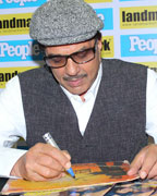 Dharmendra at Dharmendra and Bobby Deol at People magazine April 2013 cover launch