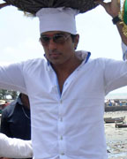 Tushaar Kapoor and Sonu Sood visited haji ali dargah