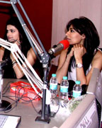 Anurag, Ravi Tripathi with musicians and Chitrangada Singh on Fever 104 fm