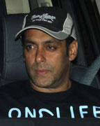 Salman Khan visited Sanjay Dutt house