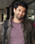 Aditya Roy Kapoor Snapped at airport